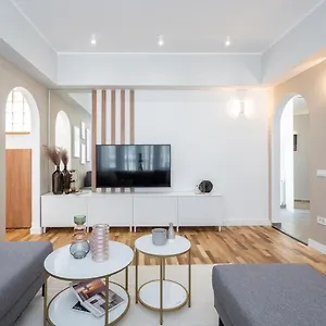 Old Town Bucharest, Lovely 2 Bedrooms Apartamento Bucarest